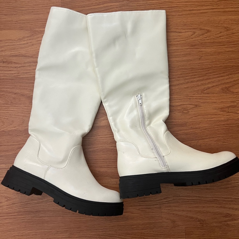 White Rave/ Festival Boots from an Influencer’s Closet